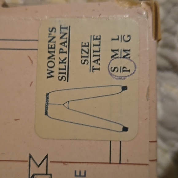 Eddie Bauer Natural Silk Long Sleeve Scoop and Pant set - Picture 7 of 7